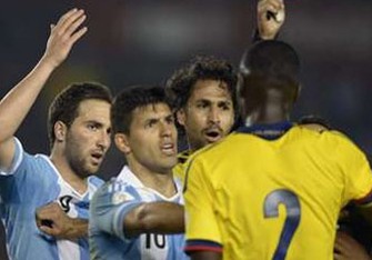 Argentina qol vura bilmədi