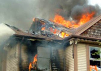 Ev yandı, 3 yaşlı uşaq öldü...