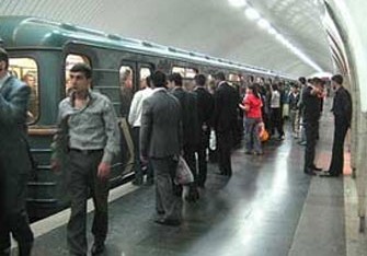 Bakıda metro qatarı 20 dəqiqə tuneldə qalıb