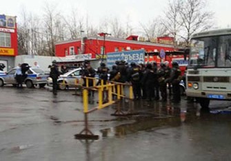 Moskva polisi daha bir ticarət mərkəzində əməliyyata başladı