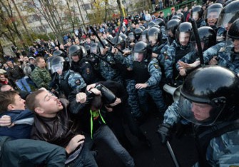 Moskvada “Rus marşı”nın iştirakçıları yürüşə hazırlaşırlar