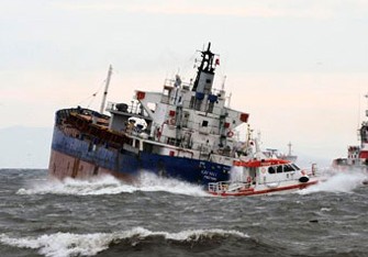 Rus gəmisi Bakı yaxınlığında qəzaya uğradı