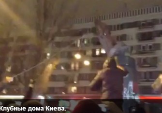 Kiyevdə Leninin heykəlini aşırtdılar - Video