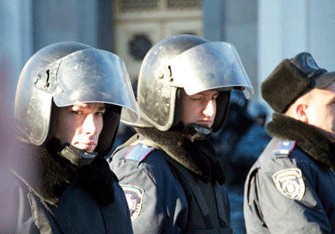 Ukraynada silahlı «Berkut»çular müxalifətin qərargahını dağıdıb