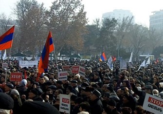 Ermənistanda pensiya sisteminə qarşı etirazlar genişlənir