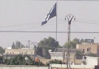 İŞİD bayrağı Türkiyə sərhədində - Şok