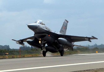 Azərbaycan pilotları ilk dəfə F-16 təyyarələrində