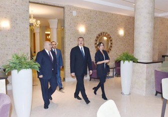 Prezident və xanımı Naftalanda otel kompleksinin açılışında