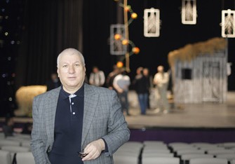 Əliqismət Lalayev: Teatr təkcə asılqandan başlamır