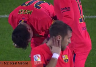 Messi “Barselona” yolunda “başını qoydu” - Video