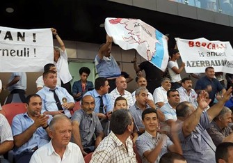 “Qəbələ”– “Dinamo” matçında pankartlar açılıb