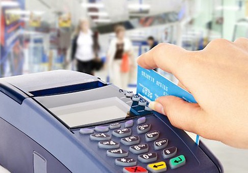 Plastik kartlar, bankomat və POS-terminallar niyə azalır?