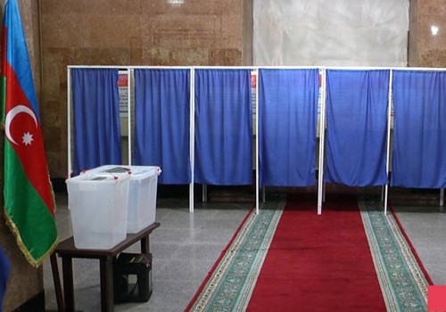 Referendum üzrə təşviqat qrupları barədə məlumatlar seçki komissiyalarının otaqlarında yerləşdirilib
