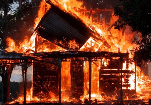 Salyanda ev yanıb, iki nəfər yanaraq ölüb