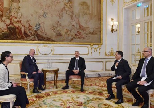 İlham Əliyev Fransada “Vivaction” şirkətinin prezidenti ilə görüşüb