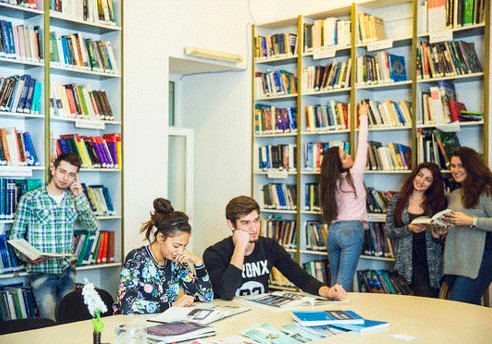 Qərb Universiteti kitabxanasını abituriyentlər üçün açıq elan edib