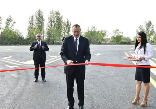 Prezident İlham Əliyev avtomobil yolunun açılışında iştirak edib - Fotolar