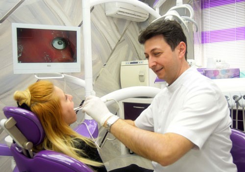 Ortopedik stomatologiya kafedrasının müdiri Nazim Pənahov: “Diş implantı xərçəng yaratmır”