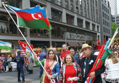 Nyu-Yorkda keçirilən Türk Günü yürüşündə Azərbaycan diasporu da iştirak edib