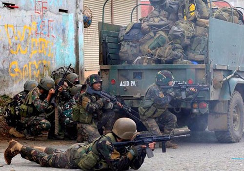 Filippində İŞİD-i dəstəkləyən silahlılarla döyüşlər davam edir: 42 ölü