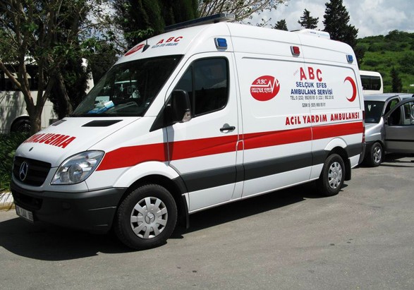 Türkiyədə Gürcüstanın uşaq ansamblını daşıyan avtobus qəza törədib: 38 yaralı