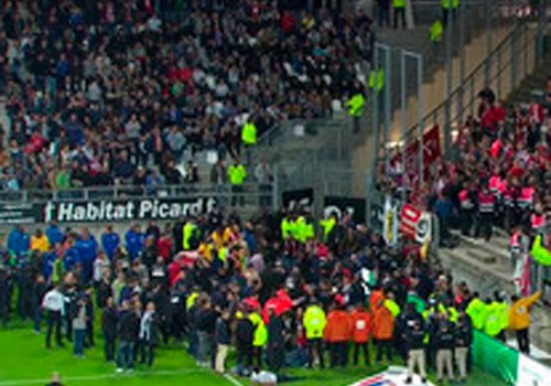 Fransada futbol oyunu zamanı tribuna çöküb, 26 nəfər xəsarət alıb