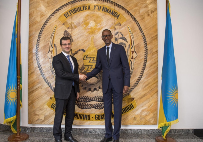 Səfir Elman Abdullayev etimadnaməsini Ruanda prezidentinə təqdim edib