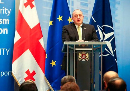 Gürcüstan prezidenti Rusiyaya qarşı ümumi strategiya hazırlamağa çağırıb