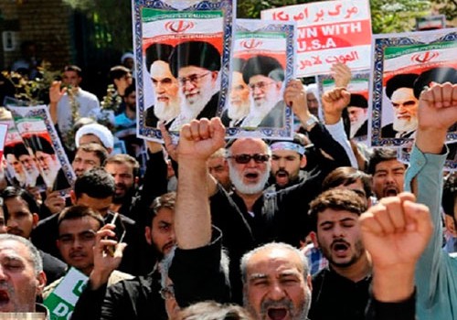 ABŞ Prezidentinin İran siyasəti Tehranda etirazlara səbəb olub