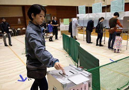 Exit-poll: Yaponiyada parlament seçkilərində hakim koalisiya qalib gəlir