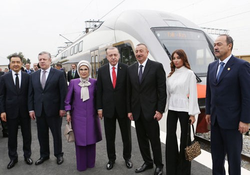 Azərbaycan beynəlxalq səviyyəli tranzit və logistika mərkəzinə çevrilir - Fotolar