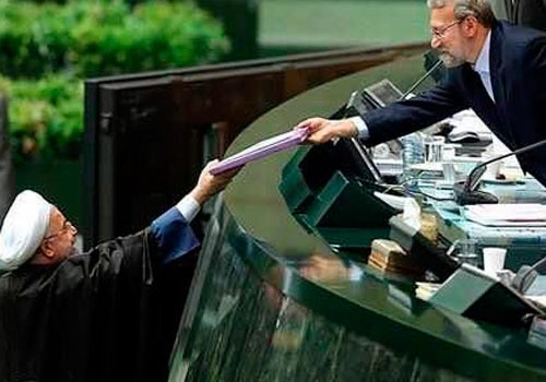 Ruhani 2018-ci ilin dövlət büdcəsi layihəsini parlamentə təqdim edib