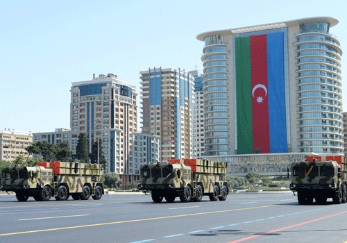 Ordumuzun gücünü göstərən parad