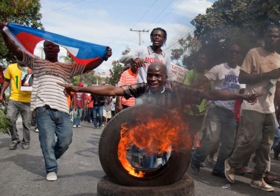 Haiti höküməti yanacağın qiymətinin qalxmasına qarşı etirazlardan sonra istefaya gedib