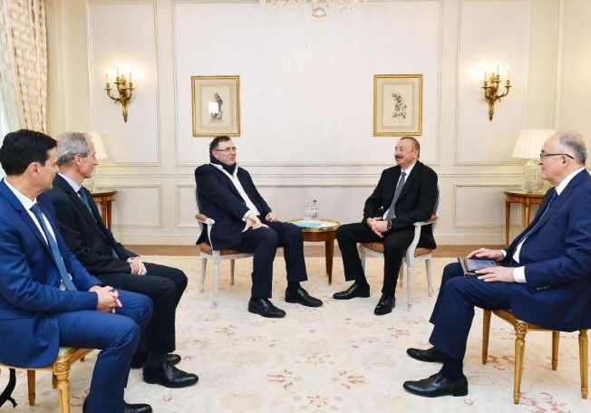 Prezident İlham Əliyev Parisdə “Total” şirkətinin sədri ilə görüşüb
