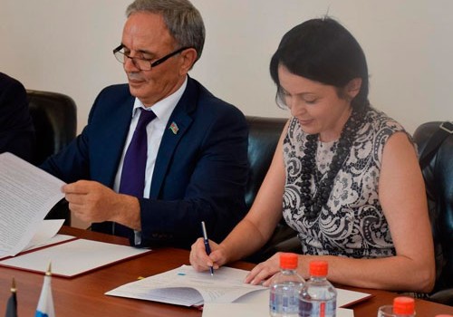 Mətbuat Şurası Udmurdiya Jurnalistlər İttifaqı ilə memorandum imzaladı