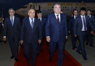 Tacikistan Prezidenti Emoməli Rəhmon Azərbaycana rəsmi səfərə gəlib