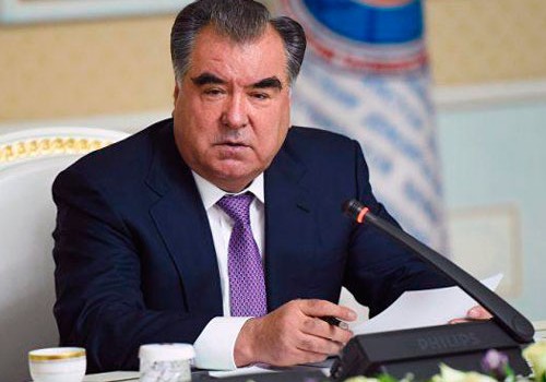 Tacikistan Prezidenti Emoməli Rəhmon Fəxri xiyaban və Şəhidlər xiyabanını ziyarət edib
