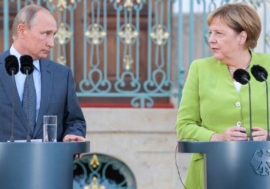 Vladimir Putin ilə Angela Merkelin görüşündə ikitərəfli və regional məsələlər müzakirə olunub