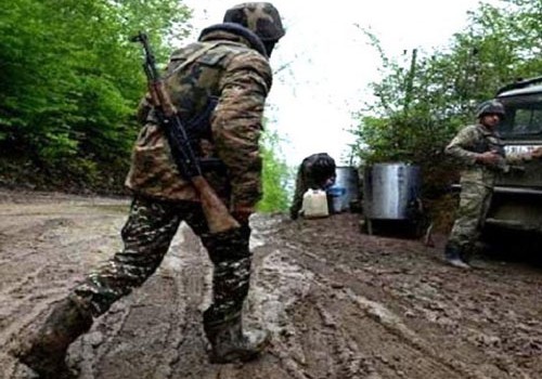 Ermənistanda hərbi qulluqçuların xidmətdən yayınmasının əsas səbəbi orduda zorakılıq hallarının artmasıdır