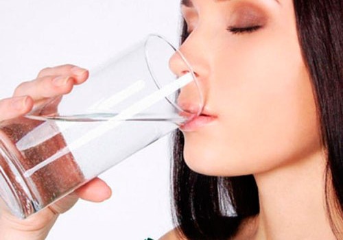 Yeməkdən əvvəl su içmək xəstəlikləri azaldır