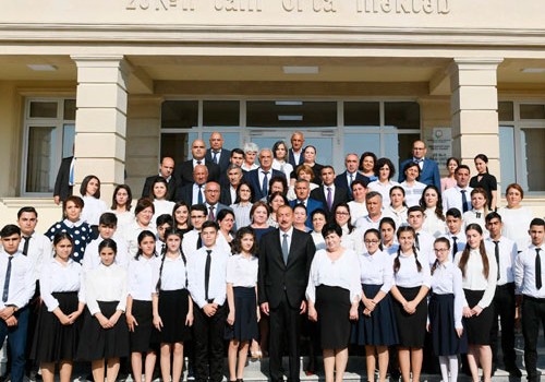 Prezident İlham Əliyev Maştağada 28 nömrəli tam orta məktəbin açılışında iştirak edib