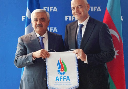 Rövnəq Abdullayev FIFA prezidenti ilə Azərbaycan futbolunu müzakirə edib