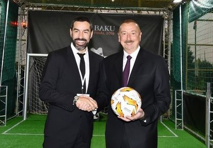 Prezident İlham Əliyev Bakıda məşhur fransalı futbolçu Robert Pireslə görüşüb