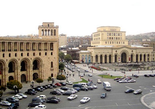 Ermənistanda parlament seçkilərində səsvermə üçün seçki məntəqələri açılıb