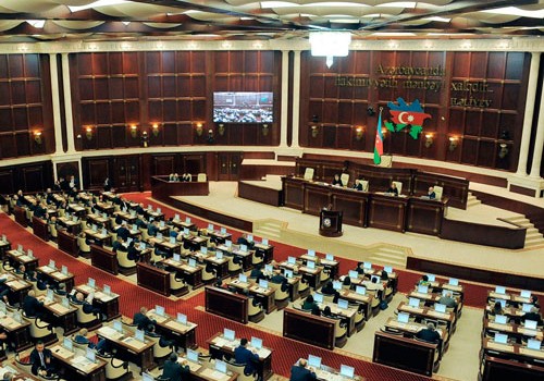 “Azərbaycan parlamentarizmi tarixi” kitabının təqdimatı keçirilib