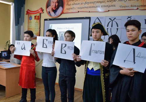 Qırğızıstanda rus dilinin statusunun aşağı salınması təklif olunur