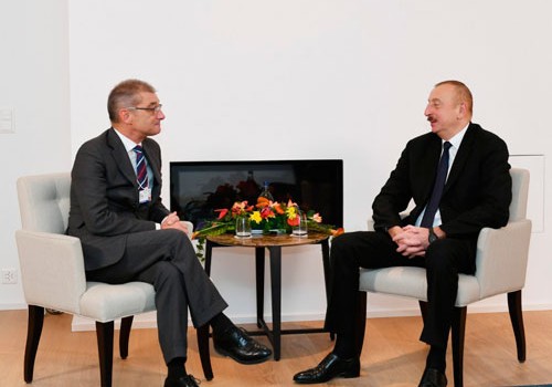 Prezident İlham Əliyev Davosda “Procter and Gamble Europe” şirkətinin rəhbəri ilə görüşüb