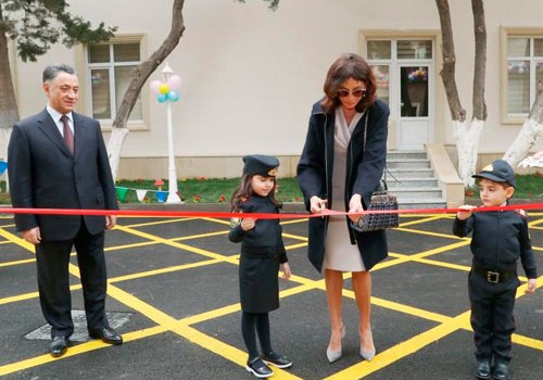 Birinci vitse-prezident Mehriban Əliyeva Bakıda yeni inşa olunmuş 6 saylı uşaq bağçasının açılışında iştirak edib