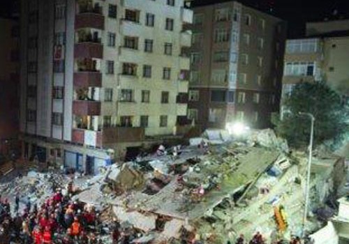 İstanbulda çökən binada ölənlərin sayı 10 nəfərə çatıb